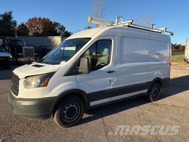 Ford Transit شاحنة مقفلة