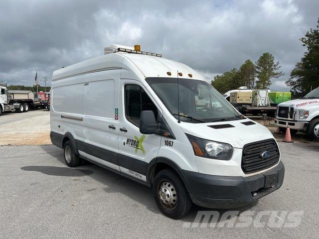 Ford Transit شاحنة مقفلة