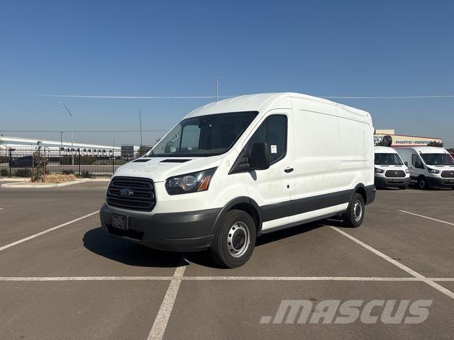 Ford Transit شاحنة مقفلة