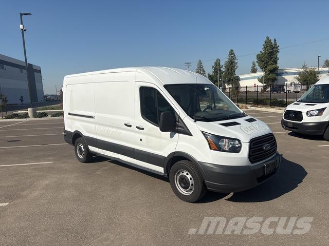 Ford Transit شاحنة مقفلة