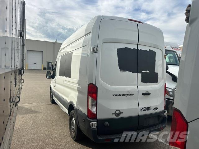 Ford Transit شاحنة مقفلة