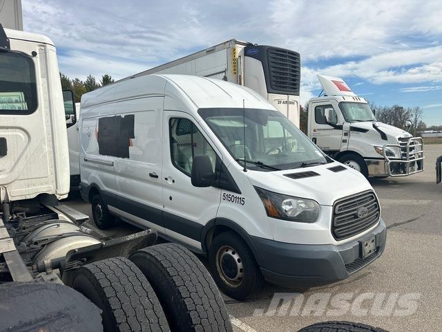 Ford Transit شاحنة مقفلة