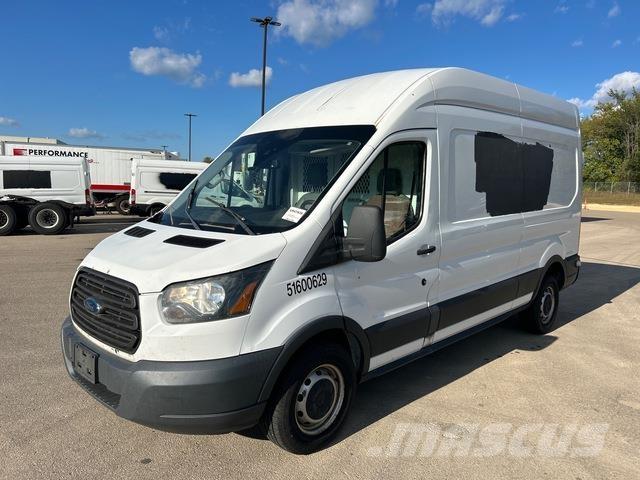 Ford Transit شاحنة مقفلة