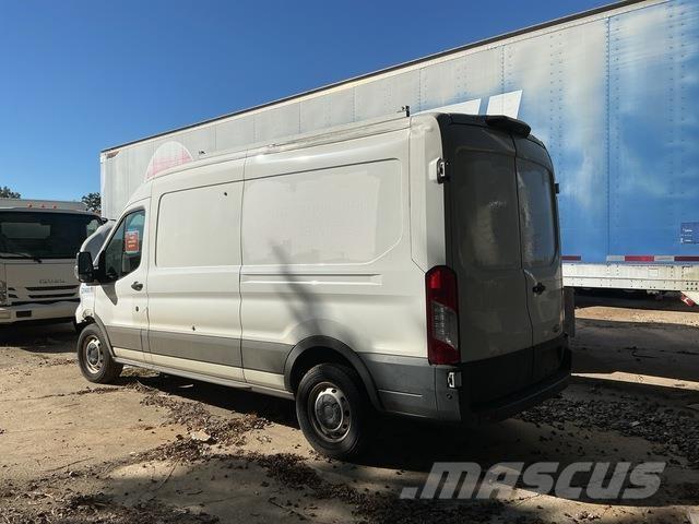 Ford Transit شاحنة مقفلة