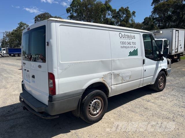 Ford Transit شاحنة مقفلة