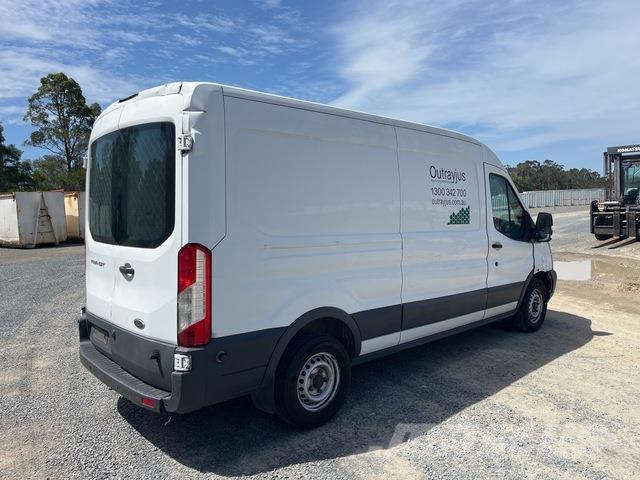 Ford Transit شاحنة مقفلة