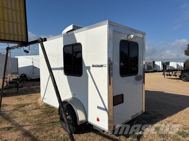 Forest River  مقطورات ذات هيكل صندوقي