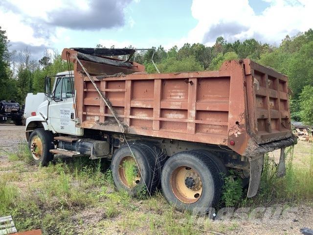 Freightliner  شاحنات قلابة