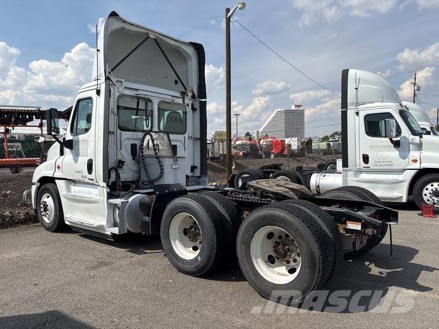 Freightliner  وحدات الجر