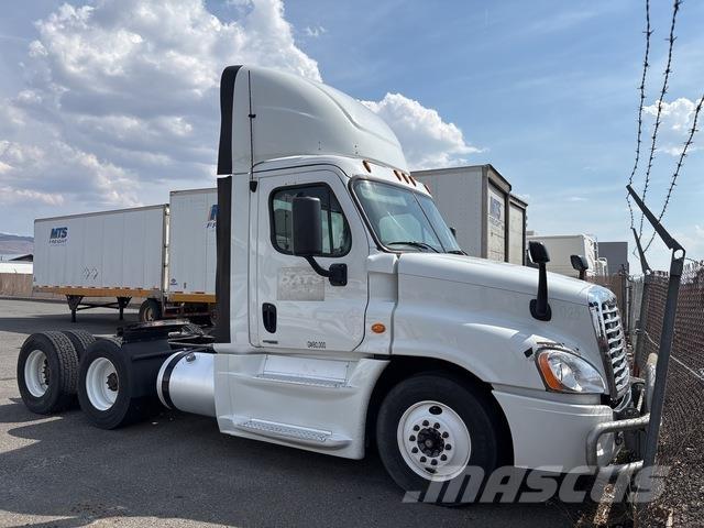 Freightliner  وحدات الجر
