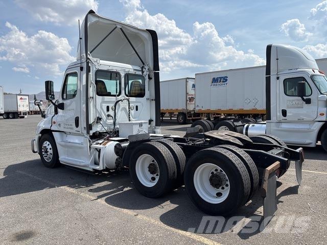 Freightliner  وحدات الجر