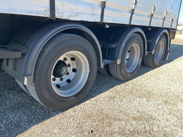 Fruehauf  مقطورات بغطاء جانبي