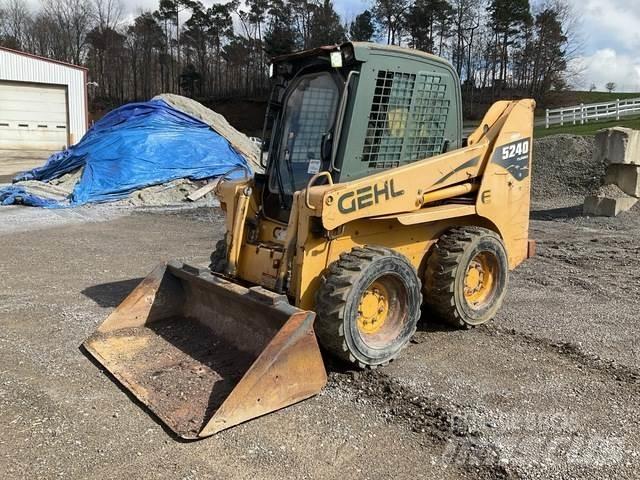 Gehl 5240E لوادر انزلاقية التوجيه