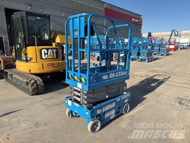 Genie GS-1330M رافعات مقصية الشكل