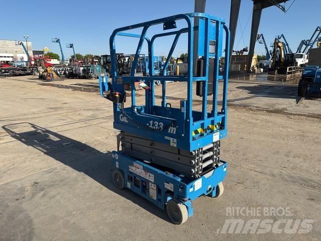 Genie GS-1330M رافعات مقصية الشكل