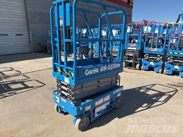 Genie GS-1330M رافعات مقصية الشكل