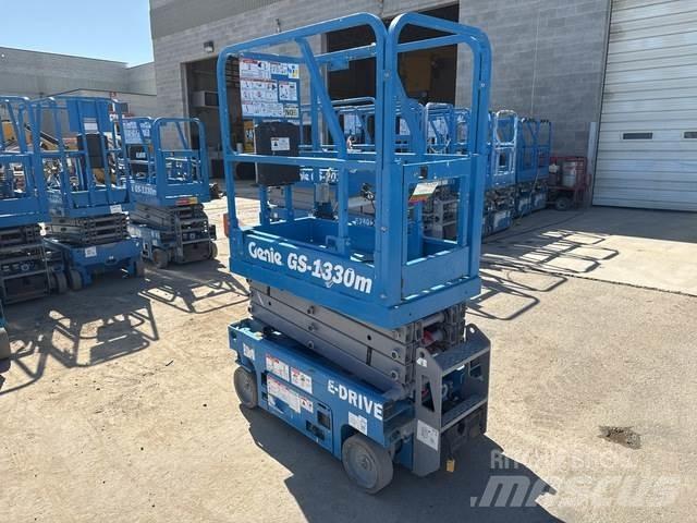 Genie GS-1330M رافعات مقصية الشكل