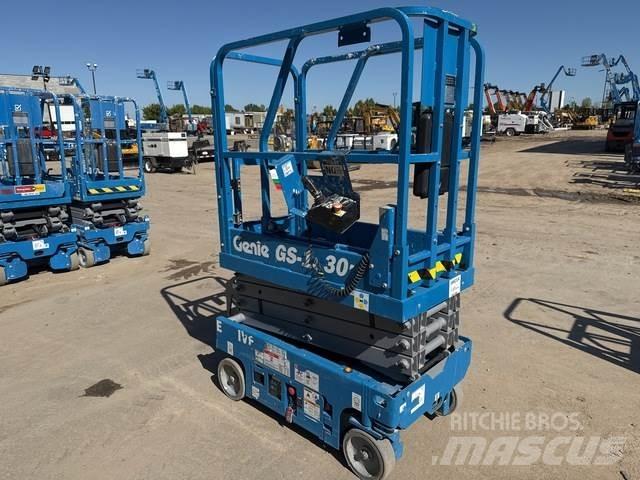 Genie GS-1330M رافعات مقصية الشكل