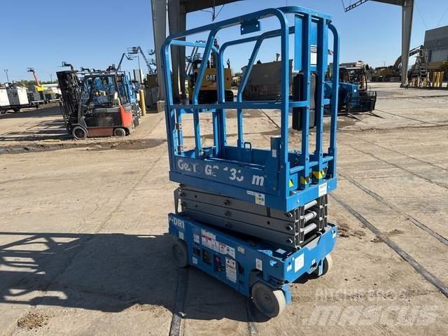 Genie GS-1330M رافعات مقصية الشكل