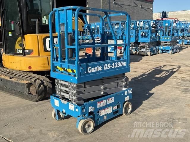 Genie GS-1330M رافعات مقصية الشكل
