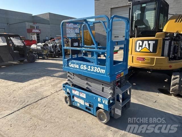 Genie GS-1330M رافعات مقصية الشكل