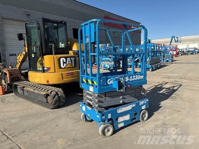 Genie GS-1330M رافعات مقصية الشكل