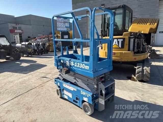 Genie GS-1330M رافعات مقصية الشكل