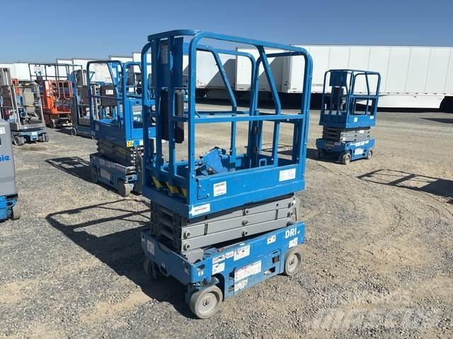 Genie GS-1330M رافعات مقصية الشكل