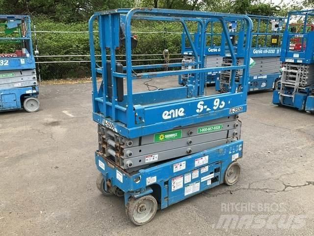 Genie GS-1930 رافعات مقصية الشكل