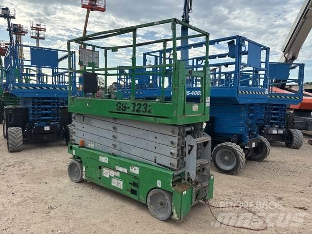 Genie GS-3232 رافعات مقصية الشكل