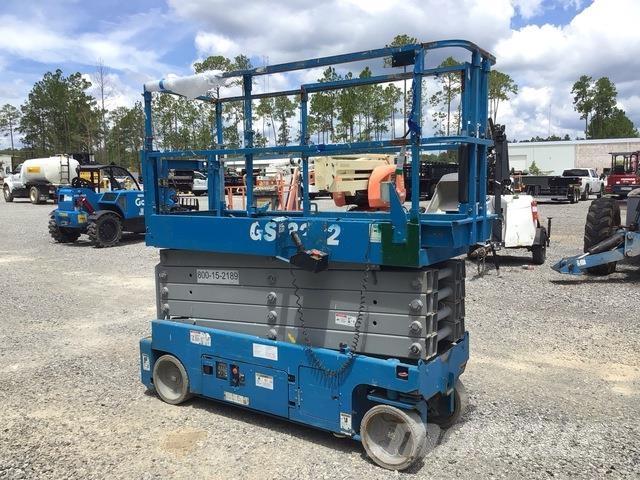 Genie GS-3232 رافعات مقصية الشكل