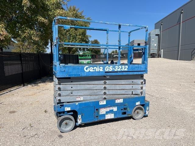 Genie GS-3232 رافعات مقصية الشكل