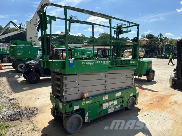 Genie GS-3232 رافعات مقصية الشكل