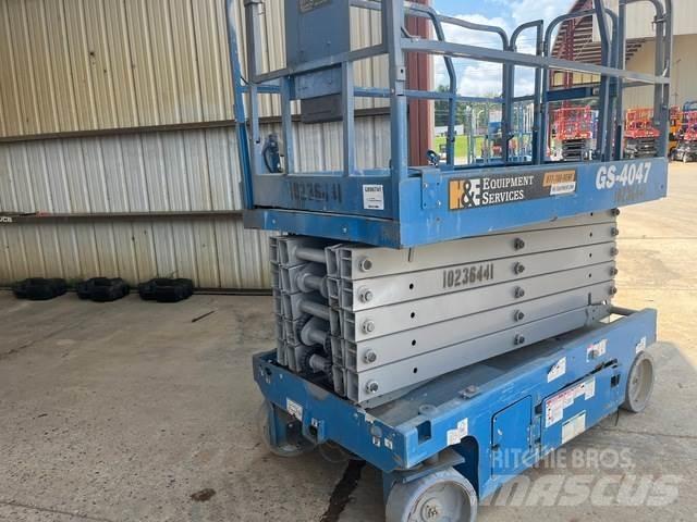 Genie GS-4047 رافعات مقصية الشكل