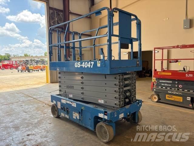Genie GS-4047 رافعات مقصية الشكل