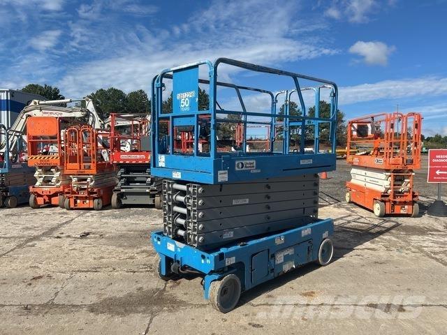 Genie GS-4047 رافعات مقصية الشكل