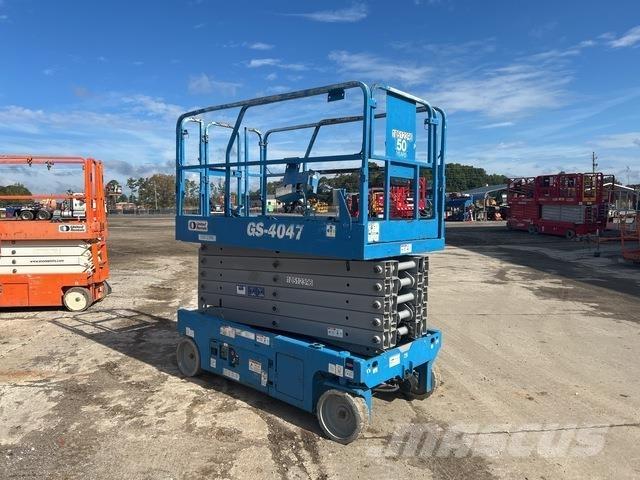 Genie GS-4047 رافعات مقصية الشكل