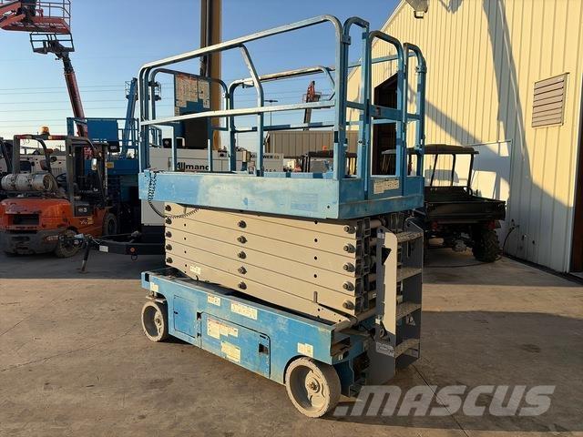 Genie GS-4047 رافعات مقصية الشكل