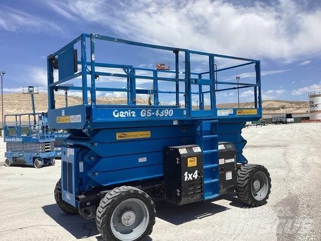 Genie GS-4390 رافعات مقصية الشكل