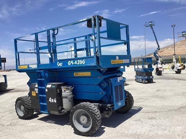 Genie GS-4390 رافعات مقصية الشكل