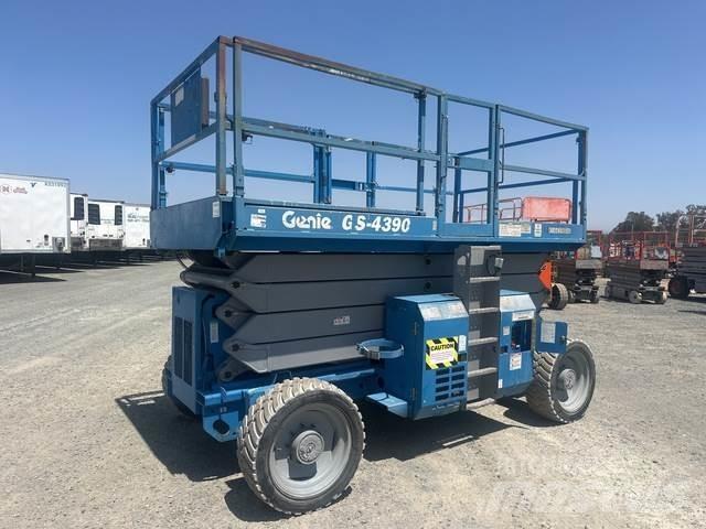 Genie GS-4390 رافعات مقصية الشكل