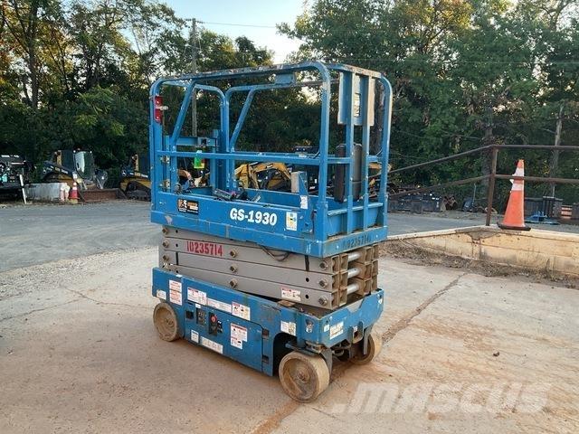 Genie GS1930 رافعات مقصية الشكل