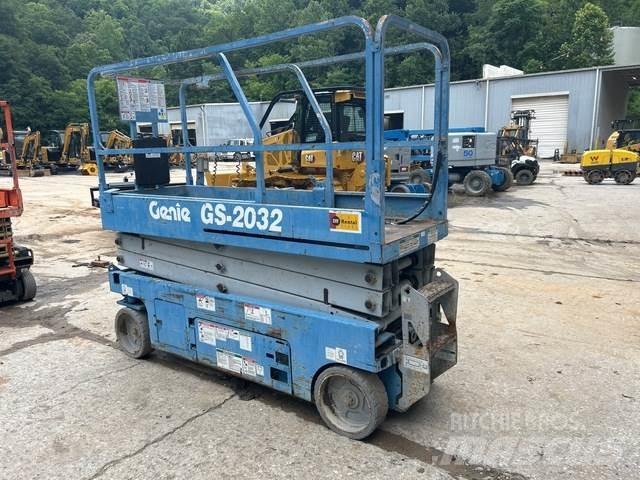 Genie GS2032 رافعات مقصية الشكل