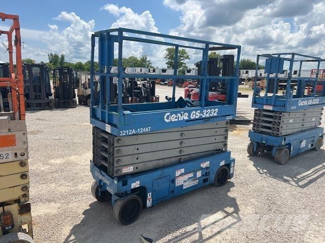 Genie GS3232 رافعات مقصية الشكل