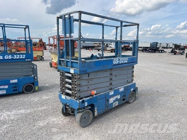Genie GS3232 رافعات مقصية الشكل