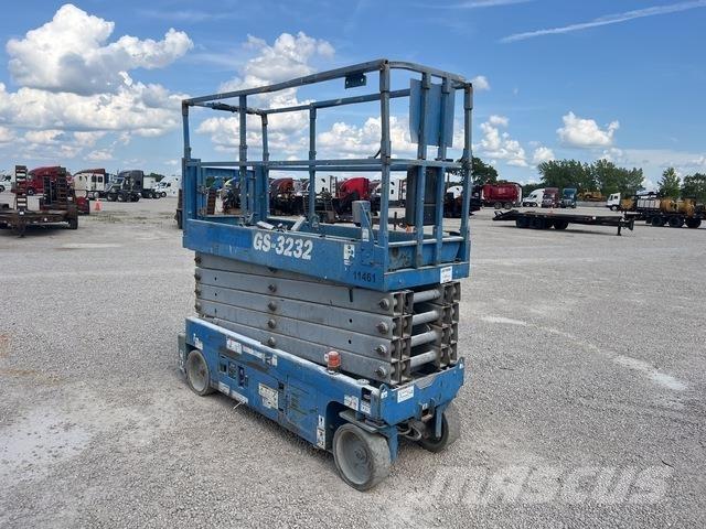 Genie GS3232 رافعات مقصية الشكل