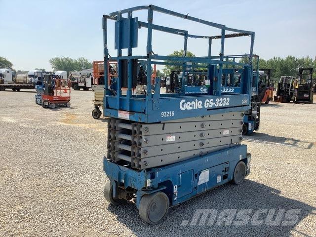 Genie GS3232 رافعات مقصية الشكل