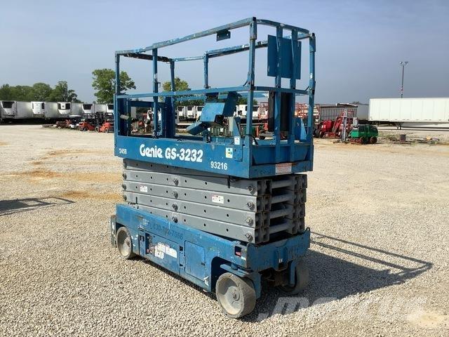 Genie GS3232 رافعات مقصية الشكل