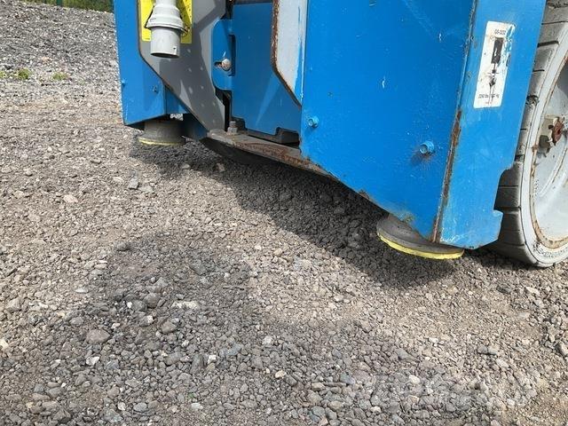 Genie GS3232 رافعات مقصية الشكل