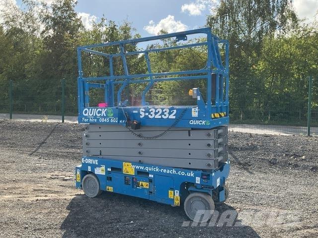 Genie GS3232 رافعات مقصية الشكل
